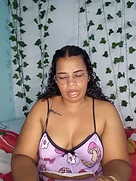 Snapshot of Bigass_Curly02 chatting on June 16, 2:03 am Bigass Curly02 online show from June 16, 2:03 am