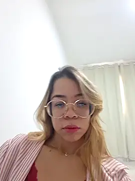 Snapshot of branquinhahot353 chatting on May 23, 4:00 pm branquinhahot353 online show from May 23, 4:00 pm