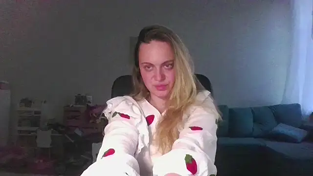 Snapshot of MyauAlice chatting on June 6, 7:07 pm MyauAlice online show from June 6, 7:07 pm