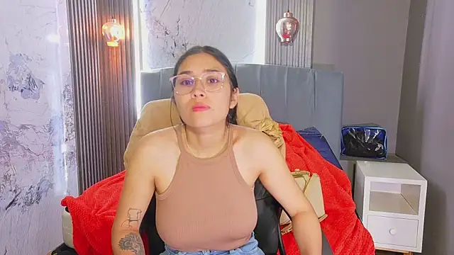 Snapshot of adaira31 chatting on June 16, 8:44 pm adaira31 online show from June 16, 8:44 pm