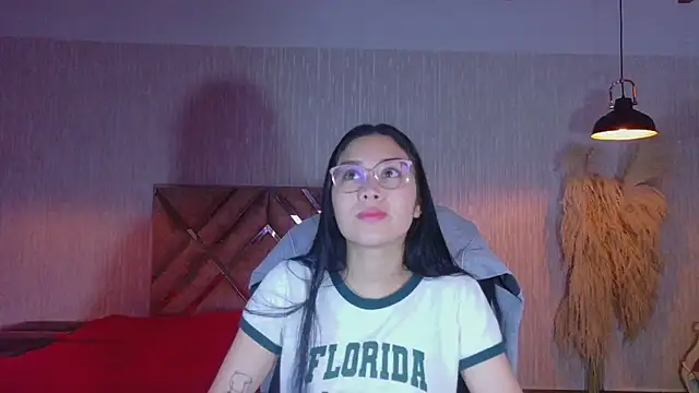 Snapshot of adaira31 chatting on June 18, 6:23 pm adaira31 online show from June 18, 6:23 pm