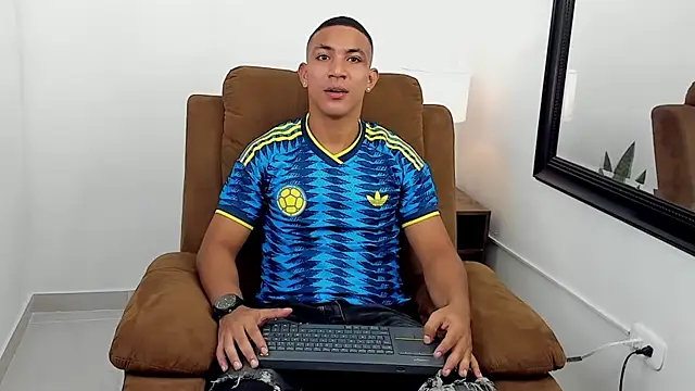 Snapshot of Chirs_Arthus chatting on July 11, 2:20 pm Chirs Arthus online show from July 11, 2:20 pm