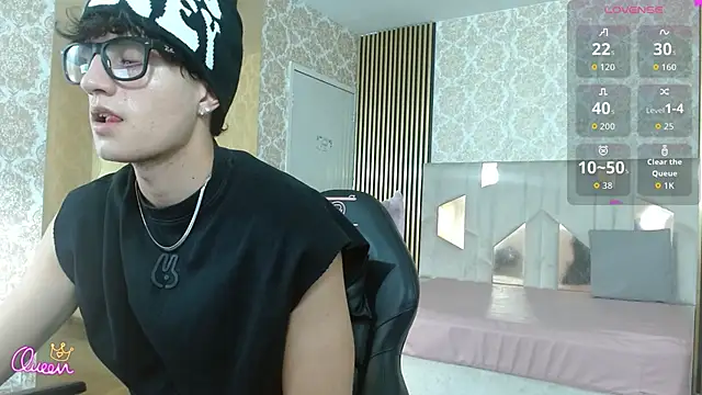 Snapshot of Kyler_tay chatting on June 9, 11:44 am Kyler tay online show from June 9, 11:44 am