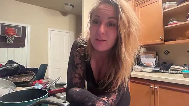Snapshot of missbritneyfoxx chatting on May 23, 6:07 am missbritneyfoxx online show from May 23, 6:07 am