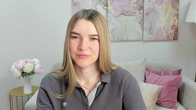 Snapshot of RoxyReignn chatting on June 13, 9:57 pm RoxyReignn online show from June 13, 9:57 pm