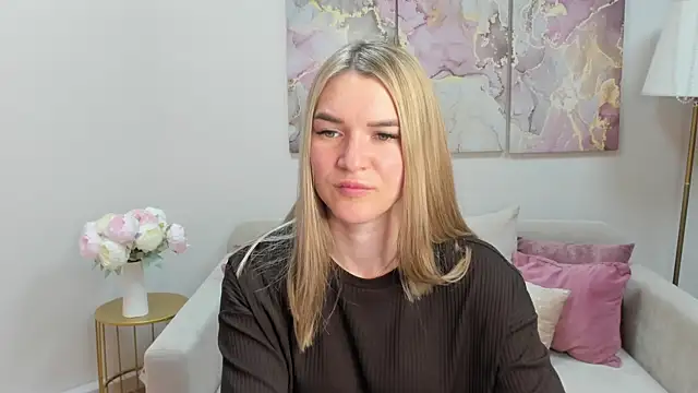Snapshot of RoxyReignn chatting on July 3, 9:10 pm RoxyReignn online show from July 3, 9:10 pm