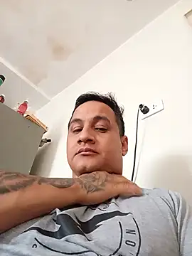Snapshot of sergioyleo chatting on August 2, 7:34 pm sergioyleo online show from August 2, 7:34 pm