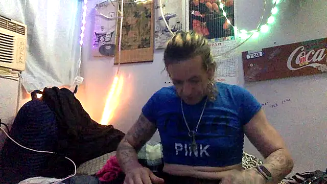 Snapshot of VanillaSnowcones chatting on June 5, 3:24 am VanillaSnowcones online show from June 5, 3:24 am
