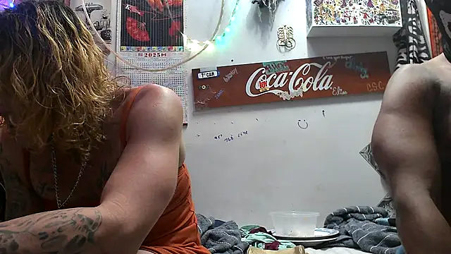 Snapshot of VanillaSnowcones chatting on June 15, 12:24 am VanillaSnowcones online show from June 15, 12:24 am