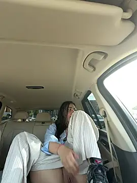 BrunetteNymph online show from June 3, 2:33 pm