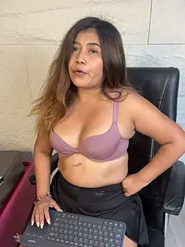 LyraMilano online show from July 17, 12:45 pm