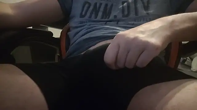 Snapshot of Pat_CumShow4Dad chatting on June 9, 8:42 pm Pat CumShow4Dad online show from June 9, 8:42 pm