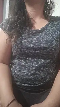 Snapshot of Marcella_single chatting on June 5, 6:20 am Marcella single online show from June 5, 6:20 am