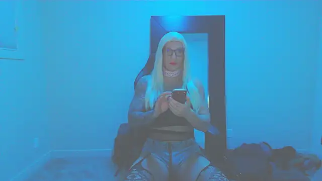 PrincessSissy235 online show from June 11, 5:27 am