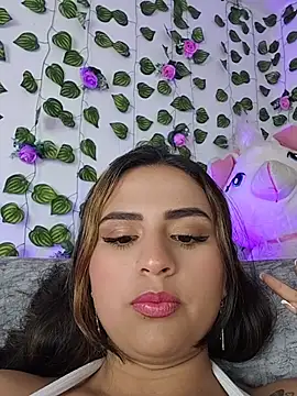 Snapshot of CarolinaGiraldo90 chatting on June 12, 1:37 am CarolinaGiraldo90 online show from June 12, 1:37 am
