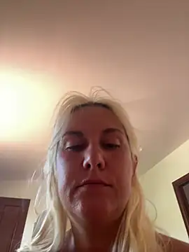 Snapshot of Sofia_beee chatting on June 29, 10:15 am Sofia beee online show from June 29, 10:15 am
