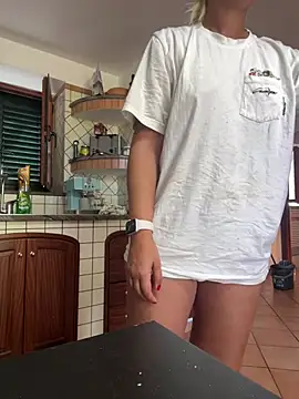 Snapshot of Sofia_beee chatting on July 7, 8:29 am Sofia beee online show from July 7, 8:29 am