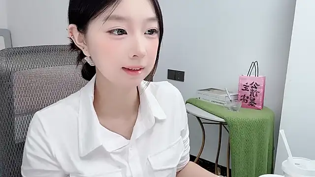 Yoyo33355 online show from June 21, 3:20 am