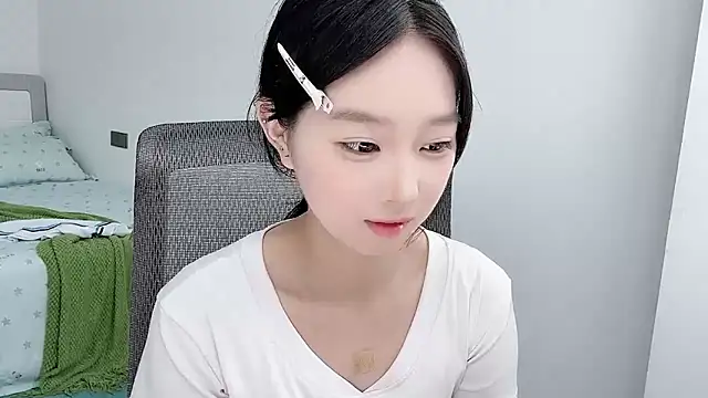 Yoyo33355 online show from June 29, 3:57 am