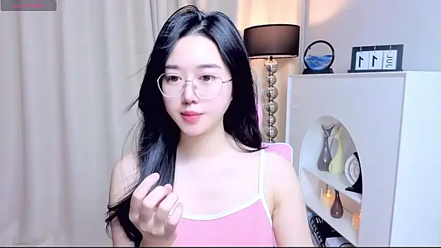 Snapshot of miuu6868 chatting on July 12, 2:13 am miuu6868 online show from July 12, 2:13 am