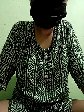 Snapshot of Curvy_Sheena chatting on June 16, 5:15 pm Curvy Sheena online show from June 16, 5:15 pm