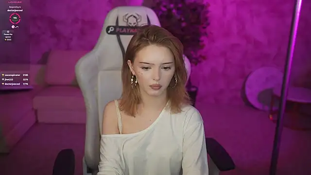 Snapshot of Lia_sweet054 chatting on June 18, 2:43 pm Lia sweet054 online show from June 18, 2:43 pm