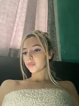 Snapshot of Glowing_Manny_Riah chatting on June 3, 12:52 pm Glowing Manny Riah online show from June 3, 12:52 pm