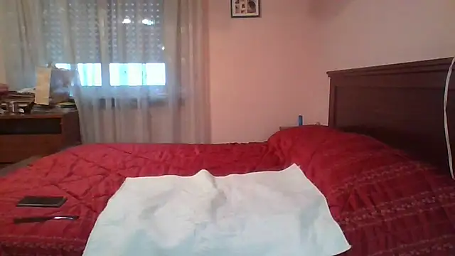 Snapshot of ItalianBigBoobs chatting on December 19, 1:51 pm ItalianBigBoobs online show from December 19, 1:51 pm