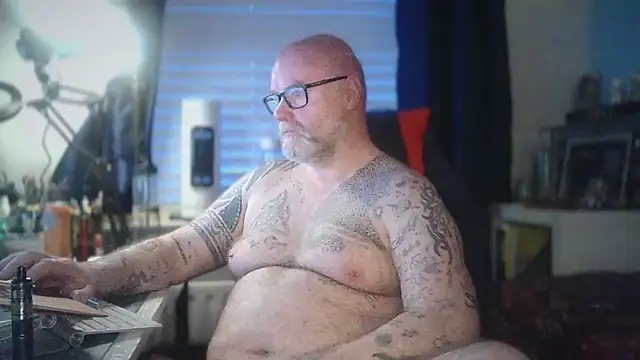 Snapshot of Tattooed_Dilf_01 chatting on May 25, 8:59 pm Tattooed Dilf 01 online show from May 25, 8:59 pm