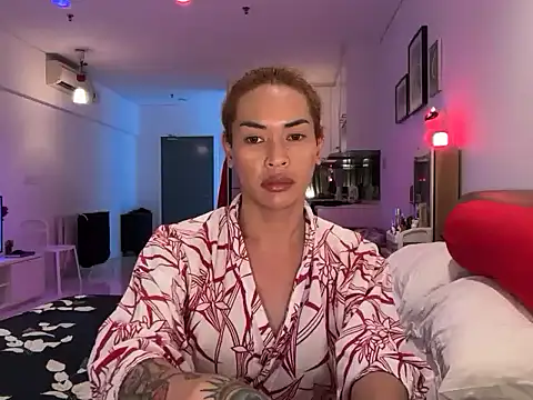 Snapshot of TsOlgaMarie chatting on June 20, 1:47 pm TsOlgaMarie online show from June 20, 1:47 pm