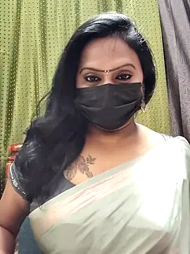 Snapshot of Meera_mia chatting on July 10, 6:43 pm Meera mia online show from July 10, 6:43 pm