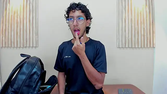 Snapshot of LEO_SANZ66 chatting on June 3, 12:30 pm LEO SANZ66 online show from June 3, 12:30 pm