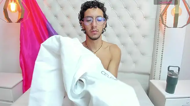 Snapshot of LEO_SANZ66 chatting on July 8, 12:31 pm LEO SANZ66 online show from July 8, 12:31 pm