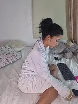 Snapshot of Nadia-Monroe chatting on July 19, 6:22 pm Nadia-Monroe online show from July 19, 6:22 pm