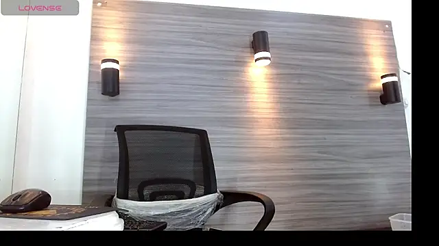 Snapshot of LeleHott01 chatting on July 12, 8:27 am LeleHott01 online show from July 12, 8:27 am