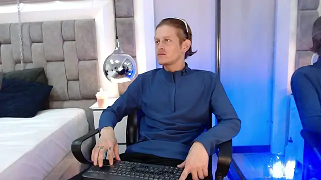Snapshot of AnthonyStone_ chatting on June 5, 7:41 pm AnthonyStone online show from June 5, 7:41 pm