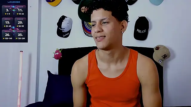 Snapshot of theo_bigcock_ chatting on June 16, 6:54 pm theo bigcock online show from June 16, 6:54 pm