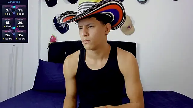 Snapshot of theo_bigcock_ chatting on June 22, 7:00 pm theo bigcock online show from June 22, 7:00 pm