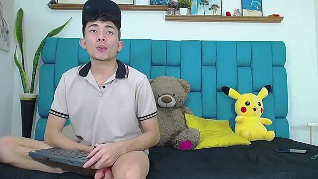 Snapshot of STRANGER_BOYS chatting on June 20, 11:18 pm STRANGER BOYS online show from June 20, 11:18 pm