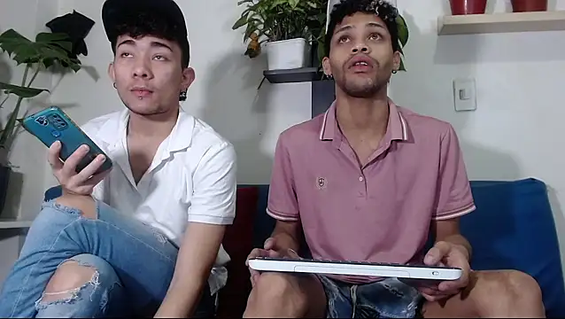 Snapshot of STRANGER_BOYS chatting on June 28, 5:41 pm STRANGER BOYS online show from June 28, 5:41 pm