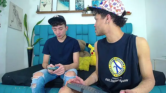 Snapshot of STRANGER_BOYS chatting on June 29, 11:05 pm STRANGER BOYS online show from June 29, 11:05 pm