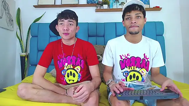 Snapshot of STRANGER_BOYS chatting on July 9, 11:09 pm STRANGER BOYS online show from July 9, 11:09 pm