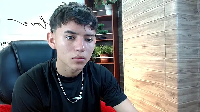 Snapshot of Ryan_grayx chatting on June 22, 2:58 pm Ryan grayx online show from June 22, 2:58 pm