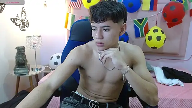Snapshot of Ryan_grayx chatting on July 5, 12:23 pm Ryan grayx online show from July 5, 12:23 pm