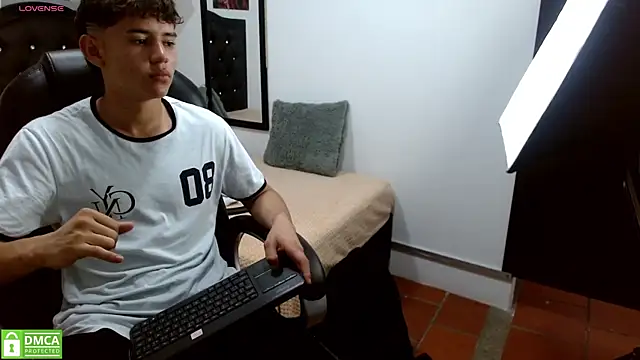 Snapshot of Ryan_grayx chatting on July 13, 7:16 pm Ryan grayx online show from July 13, 7:16 pm