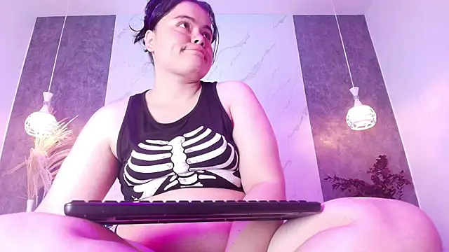 Vicky-Mooree online show from July 16, 2:17 am