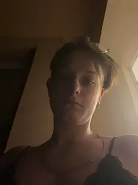 Snapshot of TurnedNibb chatting on June 14, 9:39 pm TurnedNibb online show from June 14, 9:39 pm