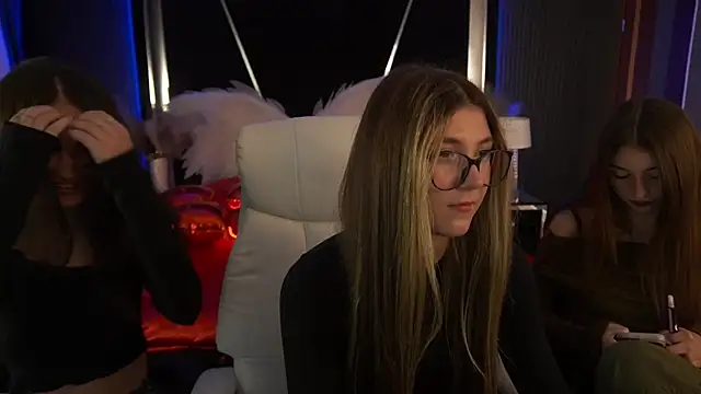 Snapshot of Talia_Blakwood chatting on June 19, 6:56 pm Talia Blakwood online show from June 19, 6:56 pm