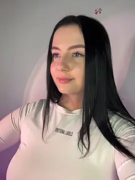 Snapshot of QueenL0la chatting on June 4, 4:57 pm QueenL0la online show from June 4, 4:57 pm