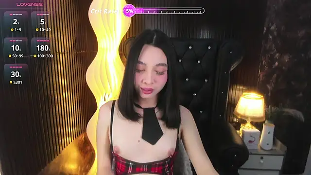 Snapshot of Lia_Hilton1 chatting on July 23, 9:29 am Lia Hilton1 online show from July 23, 9:29 am